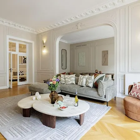 Gold & Luxe Situe Arc De Triomphe Apartment